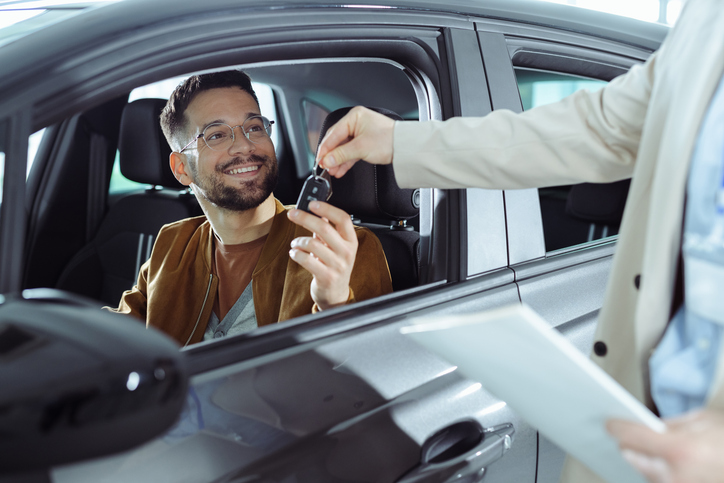 achat d'une voiture vehicule neuf ou d'occasion jeune  étudiant etudiant 